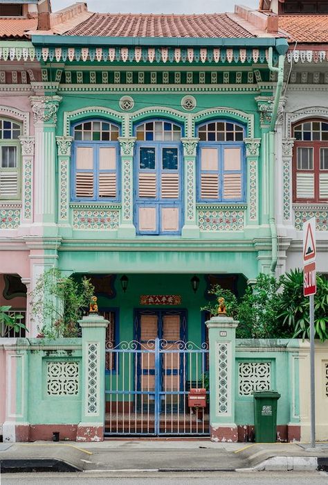 Thailand House Design, Asian Houses, Singapore Shophouse, Peranakan Tiles, Asia Architecture, Thailand Architecture, Singapore Architecture, Baba Nyonya, Asian House