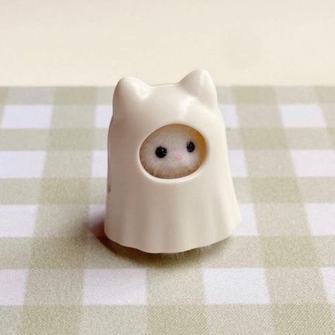 Tiny Ghost, Calico Critters, Sylvanian Families, White Cat, Clay Art, Dive In, Clay Crafts, Cute Stuff, Cute Things