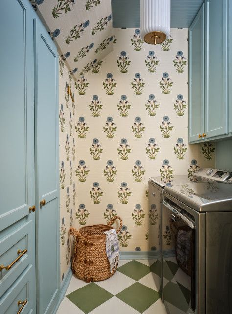 Traditional Laundry Room, Block Print Wallpaper, Laundry Room Wallpaper, Mudroom Laundry, Laundry Mudroom, Laundry Room Inspiration, With Wallpaper, Cottage Kitchens, Laundry Mud Room