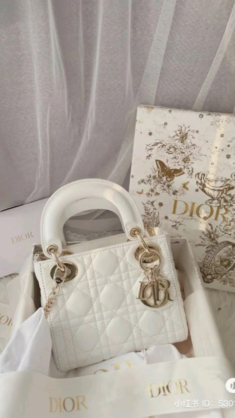 Miss Dior Bag, Dior Shoulder Bag, Lady Dior Handbag, Stile Hijab, Expensive Bag, Luxury Bags Collection, Handbag Outfit, Girly Bags, Luxury Purses