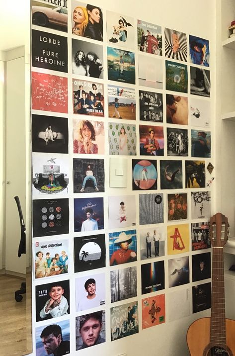 Wall Collage Set Up, Photo Wall Collage Music, Album Covers On Wall, Album Cover Wall Decor, Vintage Inspired Bedroom, Small Room Makeover, Album Wall, Retro Room, Vintage Room Decor