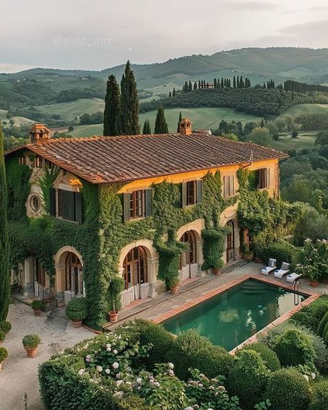 The World's Best Airbnb, VRBO, & Vacation Rentals on Instagram: "Step into your Italian dream home with @sunt_mrr! 🌿🏡  💡 Nestled in the picturesque suburbs of Southern Italy, this A.I.-created villa by @sunt_mrr is surrounded by the region’s lush, rolling landscapes and abundant floral gardens. Southern Italy is renowned for its rich greenery and historic charm, providing the perfect backdrop for this idyllic retreat.  Dreaming of Italian elegance? Explore more of this stunning creation! 🌺  🎥 @sunt_mrr 📍 AI created images in Italy  #ItalianVilla #DreamHome #GardenParadise #AIPhotography #ItalianDream #VillaLife" Toscana House, Homes In Italy, Italy Villa, Italy House, Toscana Italia, Casa Country, Dream Life House, Italian Home, Italian Villa