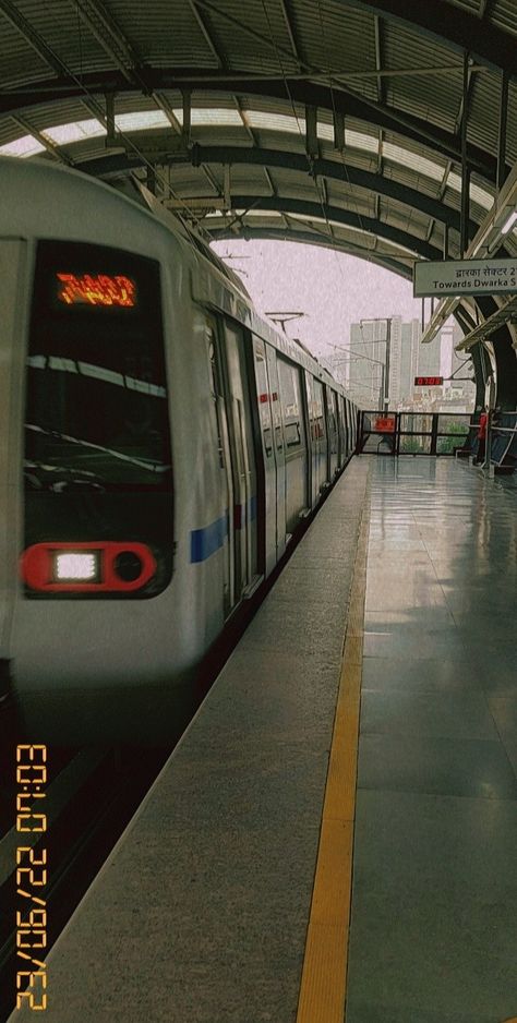 Delhi Metro Boomerang, Aesthetic Metro Pictures, Delhi Asthetic Picture, Delhi Metro Photography, Burger Asthetic Picture, Delhi Metro Snaps, Metro Train Aesthetic, Delhi Metro Aesthetic, Delhi Snapchat Stories