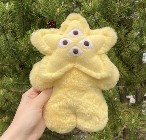 Space Themed Stuffed Animal, Two Headed Plush, Stuffies Aesthetic, Homemade Plushies, Weird Stuffed Animals, Cursed Plushies, Yellow Plushie, Stuffies Diy, Moon Plushie