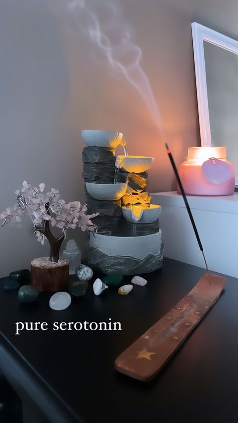 Spiritual Table Decor, Spiritual Space Ideas, Spiritual Home Decor Interior Design, Daoism Aesthetic, Spiritual House Decor, Desk Bedroom Aesthetic, Spiritual Apartment, Healing Bedroom, Spiritual Desk