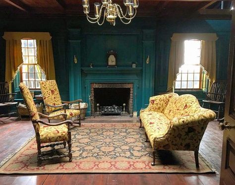 Outlander Big House, Outlander House, Colonial Home Interior, Big Houses Interior, Teal Rooms, Homestead Decor, 18th Century House, Country Lodge, The Fiery Cross