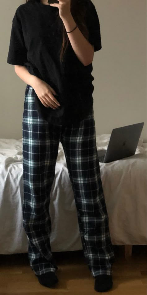 Plaid Bottoms Outfit, Big Shirt Pajamas Aesthetic, Pajamas Pants Aesthetic, Tomboy Sleepwear, Emo Pajamas Aesthetic, Pyjama Bottoms Aesthetic, Pajamas Aesthetic Black, Black Pjs Outfit, Dark Academia Pyjamas