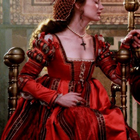 THE BORGIAS costume appreciation: 47/∞ (costume design by Gabriella Pescucci) Giulia Farnese, Borgias Costumes, Lotte Verbeek, Italian Dresses, Orange Outfits, Tv Scenes, Tudor Fashion, Royal Core, Kosem Sultan