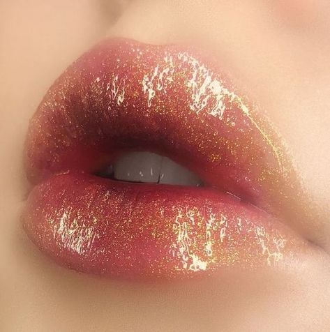 Lips Makeup Ideas to show off your beautiful face - Inspired Beauty Glossy Lips Makeup, Make Up Gold, Drag Make-up, Nude Lip Gloss, Make Up Inspiration, Shiny Lips, Makeup Tricks, Makeup Hacks, Kesha