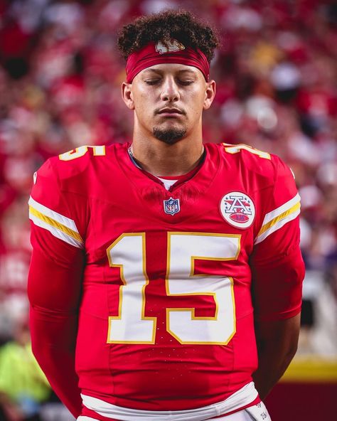 Pat Mahomes, Chiefs Wallpaper, Chiefs Kingdom, Kc Football, Nfl Football Art, Kansas City Chiefs Football, Hoop Dreams, Chiefs Football, Patrick Mahomes