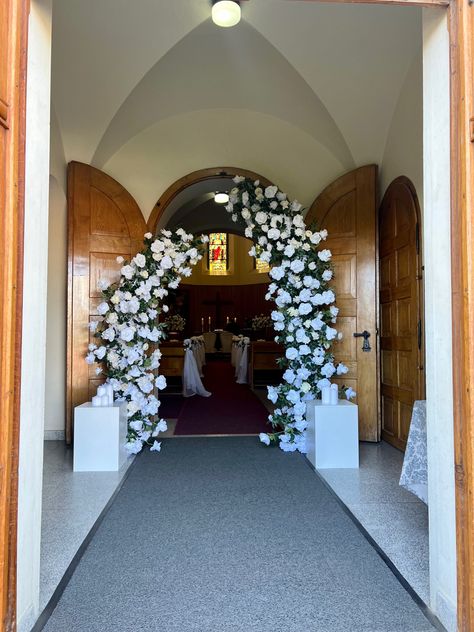 Wedding Entrance Arch Decor, Church Aisle Decorations Wedding, Clear Clothes, Church Wedding Decorations Aisle, Moon Arch, Church Aisle Decorations, Wedding Floral Arch, Arch Gate, Wedding Gate