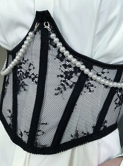 Corset With Buckles, Different Kinds Of Corsets, Styling Underbust Corset, Under Bust Corset Outfit, Underbust Corset Outfit, Underbust Corset Pattern, Corset Embroidery, Black Underbust Corset, Corset Inspiration