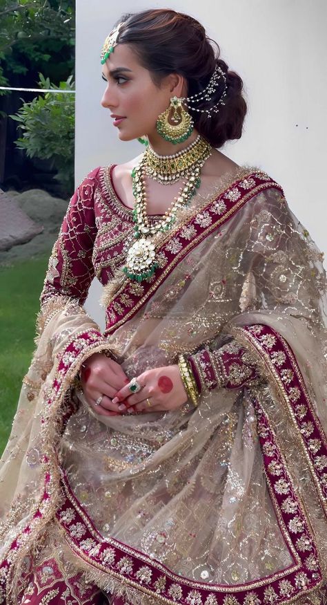 Indian Bridal Hairstyles With Dupatta, Shadi Lehenga, Casual Bridal Dress, Latest Bridal Lehenga, Youtube Seo, Desi Wedding Dresses, Wedding Lehenga Designs, Iqra Aziz, Instagram Advertising