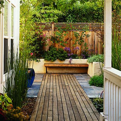 Less is more: A narrow side yard, transformed with decking and few, carefully selected plants. Inexpensive Landscaping, Slate Patio, Wooden Walkways, Side Yards, Small Yard, Outdoor Inspirations, Side Yard, Small Gardens, Landscape Architect