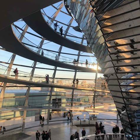 Reichstag Dome, Berlin Aesthetic, Berlin Photography, Museum Island, Berlin Photos, East Side Gallery, Berlin City, Instagram Guide, Berlin Wall