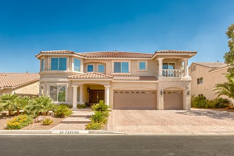 Las Vegas Homes Exterior, Las Vegas Houses Luxury, Las Vegas House Exterior, Las Vegas Houses, Las Vagas, Las Vegas Luxury, Vegas Homes, Mediterranean Style House Plans, Luxurious Homes