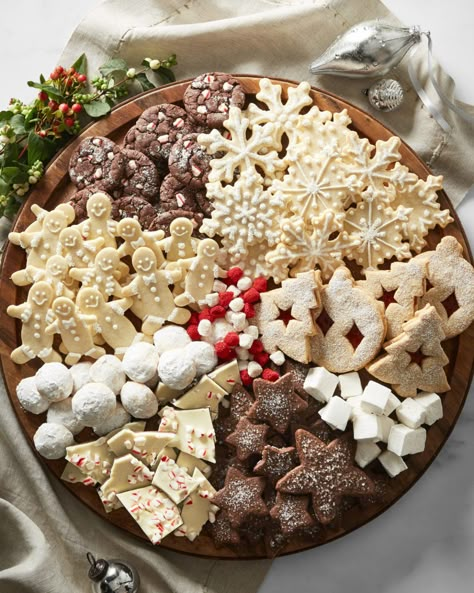 Types Of Cookies, Cookie Board, Food Boards, Party Food Platters, Charcuterie Recipes, Xmas Food, Holiday Cookie, Christmas Party Food, Christmas Snacks