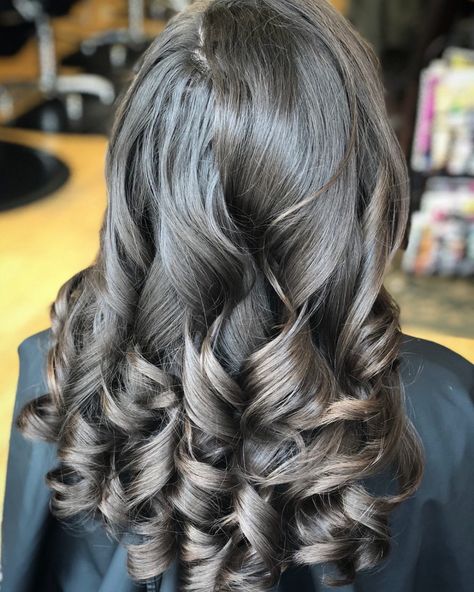 Vintage Glam Style hairstyle Hairstyles With Curled Hair, Easy Curled Hairstyles, Curly Iron, Light Curls, Curling Hair, Haircuts For Long Hair With Layers, Curly Wedding Hair, Curls For Long Hair, Curling Iron Hairstyles