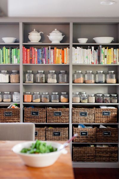 Obsessing over this open pantry: http://www.stylemepretty.com/living/2015/04/10/chic-and-casual-dinner-for-friends/ | Photography: Erin Hearts Court - http://www.erinheartscourt.com/ Cookbook Storage, Cookbook Shelf, Open Pantry, Beautiful Pantry, Dream Pantry, Farmhouse Pantry, Style Me Pretty Living, Organized Pantry, Interior Design Minimalist