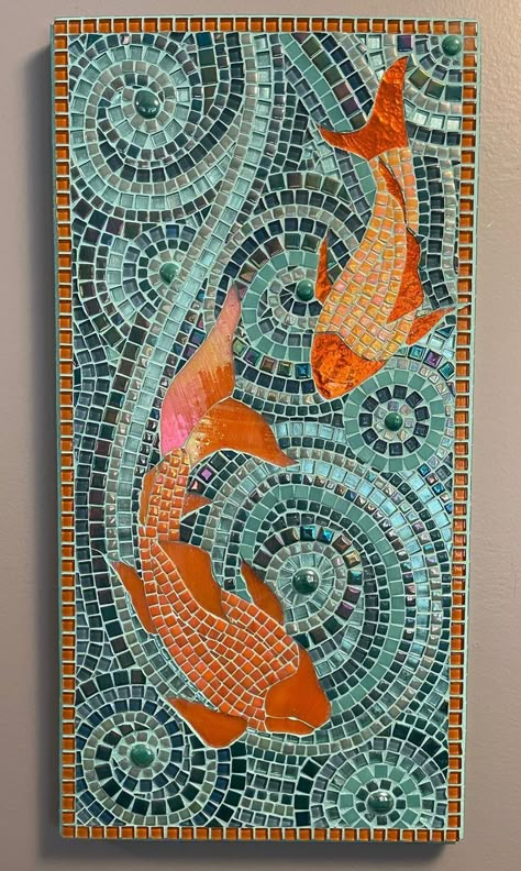 Koi mosaic Ceramic Mosaic Art, Mozaik Art Design, Mosaic Projects Ideas, Diy Mosaic Ideas, Mosaic Artwork Ideas, Mosaic Sea Life, Mosaic Tiles Art, Mosaic Designs Pattern, Mosaicos Ideas