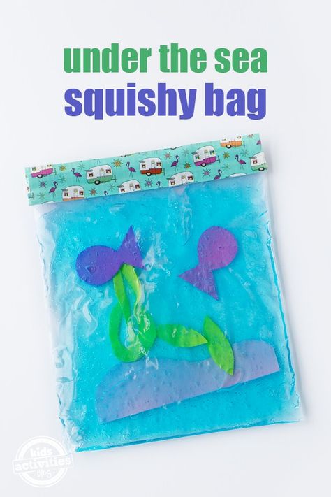 Enjoy no-mess sensory play with this easy, creative, and fun Under the Sea Squishy Bag for kids! It's perfect for little hands! Preschool Under The Sea, Sea Creatures Crafts, Underwater Crafts, Fish Bags, Under The Sea Crafts, Art Videos For Kids, Sea Activities, Sensory Bags, Ocean Activities