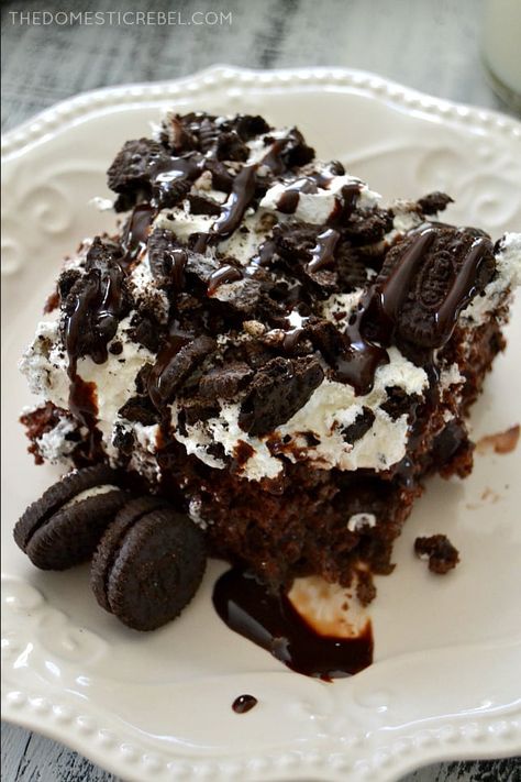 What Is A Poke Cake, Anyway? Here Are The 8 Best Poke Cake Recipes. - Women.com Oreo Poke Cake, Shake Recipes Healthy, Mint Oreo, Poke Cake Recipes, Cookies Cream, Crushed Oreos, Oreo Recipes, Poke Cakes, Fudge Sauce