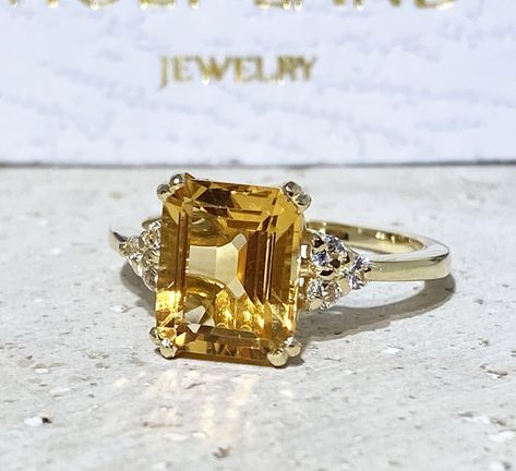 Don't miss this opportunity to own this beautiful gemstone ring crafted in 14k gold filled => Gemstone Type - Citrine, Clear Quartz => Gemstone Cut - Faceted => Gemstone Size - 8*10 mm, 2 mm => Total Number of Gemstones - 7 => Metal Type - 14k Gold Filled (Tarnish Resistant And Nickel Free) - also available in 925 sterling silver * Please contact me for pricing on a sizes larger than 11 * ~ Feel free to ask me about custom made designs. ❏ Replacements and custom orders : ✪ 925 sterling silver - Vintage Gemstone Engagement Rings, Engagement Ring Rectangle, Opal Necklace Simple, 2023 Swim, Yellow Citrine Ring, Rough Stone Ring, Ring Rectangle, Statement Engagement Ring, November Birthstone Jewelry