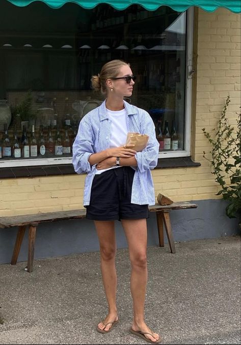 Amalia Moosgaard, Moosgaard Style, Scandinavian Fashion Summer, Copenhagen Street Style Summer, Copenhagen Summer, Amalie Moosgaard, Scandinavian Outfit, Linen Shirt Outfit, Scandi Fashion