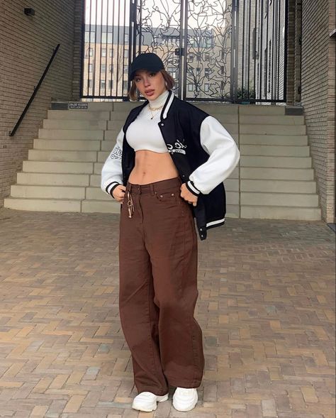 Black varsity/baseball jacket, brown oversized jeans, white crop top, white sneaks, black cap, streetwear, streetstyle Brown Jeans Outfit, 6th Form Outfits, Baseball Jacket Outfit, Varsity Jacket Outfit, Jacket Outfit Women, Oversized Jean Jacket, Black And White Jacket, Streetwear Fits, Oversized Jeans