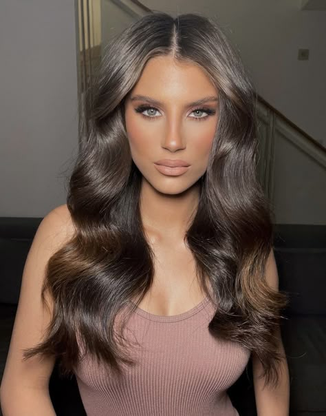 Voluminous Curls Middle Part, Glam Curls Middle Part, Loose Wave Blowout, Big Curls Wedding Hair Middle Part, Full Down Wedding Hairstyles, Loose Curls With Volume, Big Brushed Out Curls, Curled Hair Volume, Blow Wave Hair Long