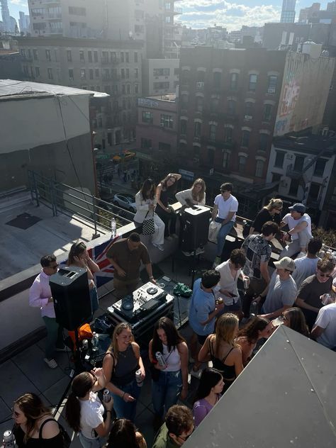 City Flat Aesthetic, New York Rooftop Aesthetic, Nyc Rooftop Party, City Party Aesthetic, Rooftop Party Aesthetic, New York Party Aesthetic, Rooftop Bar Aesthetic, Rooftop Party Ideas, Rooftop Birthday Party