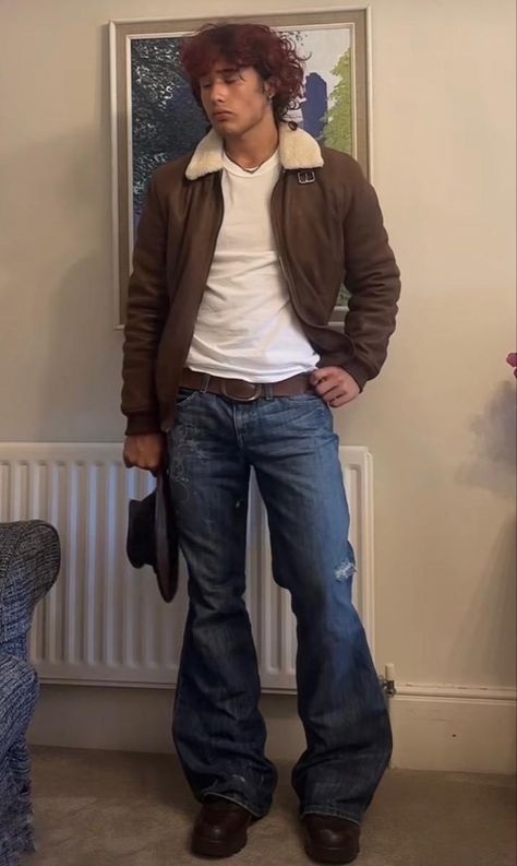 cowboy outfit style jeans 60s Guys Fashion, 70s Ascot Outfits, Jeans And A Button Up Men, Woodstock Mens Fashion, Masc Cowboy Outfit, All White Cowboy Outfit, Retro Outfits 70s Style Men, Plus Size Goth Outfits Men, Cowboy Outfit Inspiration