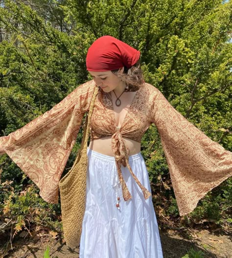 Colleen on Instagram: “Gotta love a bell sleeve, am I right?” Hippie Bell Sleeve Dress, Bell Sleeve Shirts, Bell Sleeves Shirt, Canyons Aesthetic, Bell Sleeves Outfit, Bell Sleeve Top Outfit, Bell Sleeve Outfit, Wrap Top Outfit, Headscarf Ideas