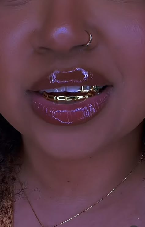 Gold Teeth Grills, Open Face Grillz, Gold Teeth Grillz, Girl Grillz, Good Teeth, Teeth Grills, Teeth Gems, Pretty Teeth, Dental Jewelry