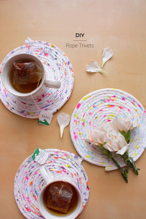 Using acrylic paint and leftover rope, DIY these beautiful and easy trivets. Or make placemats, coasters or storage bins using this method! Rope Trivets, Diy Rope Design, Rope Trivet, Crafting Corner, Rope Bowls, Diy Crafts For The Home, Rope Diy, Summer Play, Sewing Tricks