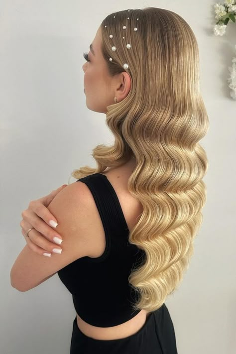 sleek front hollywood waves Waves Wedding Hairstyles, Hollywood Waves Wedding, Debs Hairstyles, Bridal Waves, Bridal Hair Down, Winter Wedding Hair, Sleek Hair, Glam Waves, Hollywood Hair