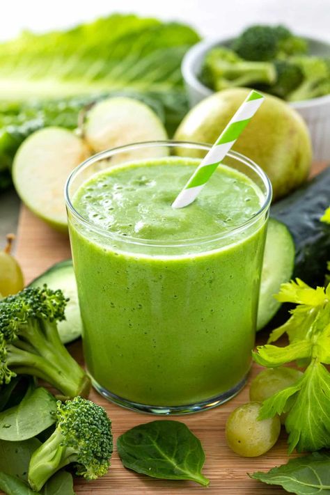 Easy green smoothie recipe provides a healthy nutritional boost to your day! Each sip is full of leafy greens, hearty vegetables, fruit, and Greek yogurt. #greensmoothie #smoothie #healthysmoothie Dinner Smoothie Recipes, Healthy Dinner Smoothies, Tasty Smoothies, Vegetable Smoothie Recipes, Easy Green Smoothie Recipes, Dinner Smoothie, Smoothie Recipes With Yogurt, Easy Green Smoothie, Healthy Smoothie Recipes