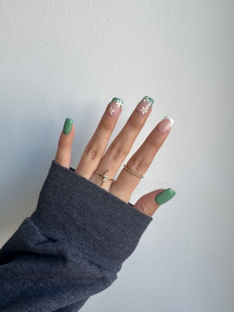 Short square cut gel nails matcha green tea inspired with white daisy french tips Nails Matcha Green, Simple Prom Nails, Sqaure Nails, Square Gel Nails, Green Acrylic Nails, Cute Simple Nails, Square Nail Designs, Green Nail Designs, Cute Spring Nails