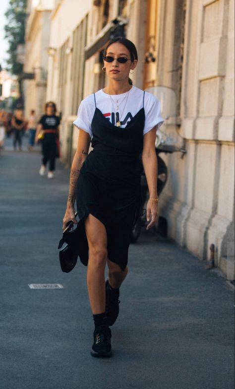 Slip Dress Outfit Summer, Slip Dress Outfit Winter, Black Slip Dress Outfit, Slip Dress Street Style, Style A T Shirt, Slip Dress Layering, Cami Dress Outfit, Slip Dress Casual, Mood Palette