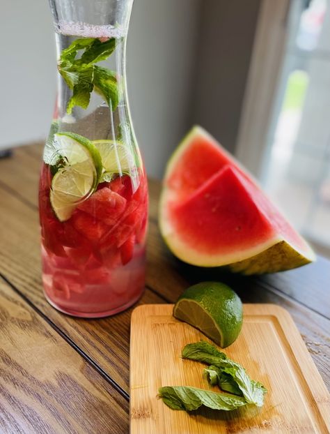 Lime Infused Water, Mint Infused Water, Perfume Inspiration, Watermelon Festival, Lime Water, Watermelon Mint, Mint Sauce, In The Summertime, Water Boat