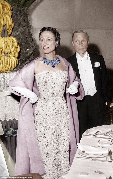 In Saturday’s extract from a fascinating new biography of Wallis Simpson (pictured with Du... Duchess Of Windsor, Wallis Simpson, Edward Viii, Estilo Real, Elisabeth Ii, Katharine Hepburn, British Monarchy, Royal Jewels, British Royalty