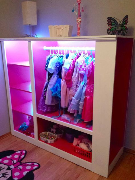 RmMFTpK Dress Up Wardrobe, Dress Up Stations, Dress Up Closet, Dress Up Storage, Ideas Decoracion, Princess Bedroom, Toddler Girl Room, Casa Vintage, Princess Room