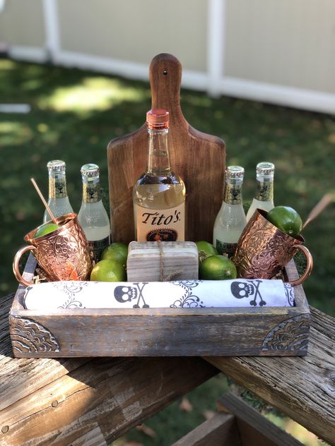 Moscow Mule Gift Basket, Moscow Mule Gift, Alcohol Gift Baskets, Kentucky Mule, Auction Gift Basket Ideas, Fundraiser Baskets, Creative Gift Baskets, Auction Basket, Homemade Gift Baskets