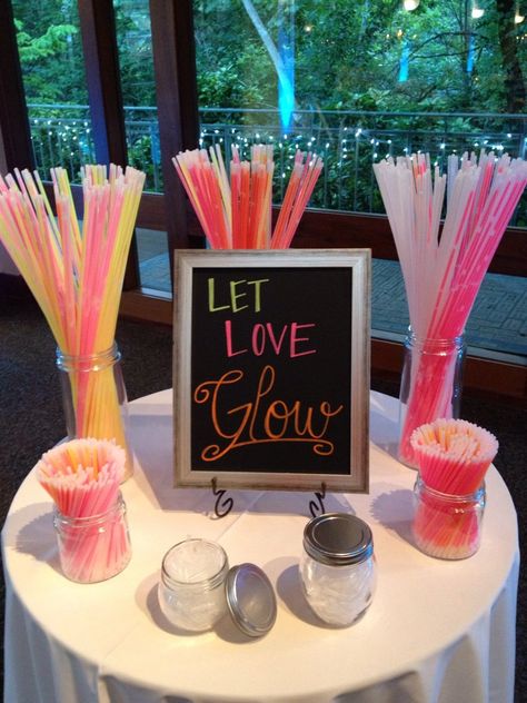 Let Love Grow, Rustic Wedding Decorations, Wedding Activities, Future Wedding Plans, Cute Wedding Ideas, Unique Wedding Favors, Wedding With Kids, Wedding Time, Diy Wedding Decorations