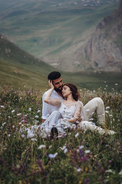 Bride Collection, Sweet Hug, Pre Wedding Videos, Outdoor Couple, Romantic Picnics, Pre Wedding Poses, Wedding Countdown, Wedding Couple Poses Photography, Illustration Ideas