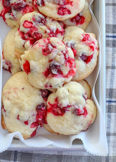 Cranberry Cookies Cranberry Christmas Cookies, Strawberry Yogurt Muffins, Cranberry Recipes Dessert, Cranberry Christmas Cake, Cranberry Cookies Recipes, Cranberry Christmas, Cranberry Dessert, Yogurt Muffins, Homemade Pie Crust Recipe