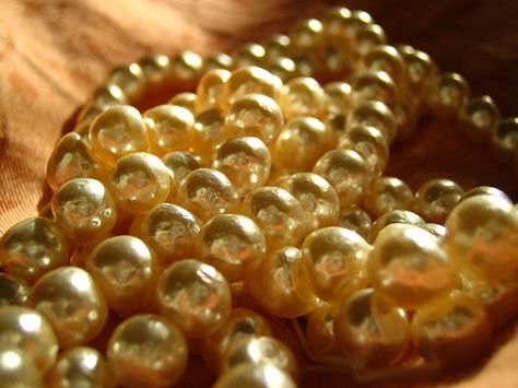 pearls Gold Jewels Aesthetic, Razias Shadow, Anna Olson, Midas Touch, Golden Pearl, Light Film, Yellow Pearl, Wear Pearls, Gold Digger