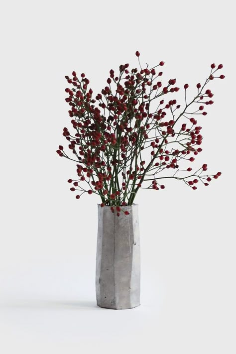 Faceted Platinum Wall Vase | Matthias Kaiser Soft Decor, Australian Wildflowers, Fleurs Diy, Plant Vase, Wall Vase, Ikebana, Faux Flowers, Flower Vase, Plant Decor