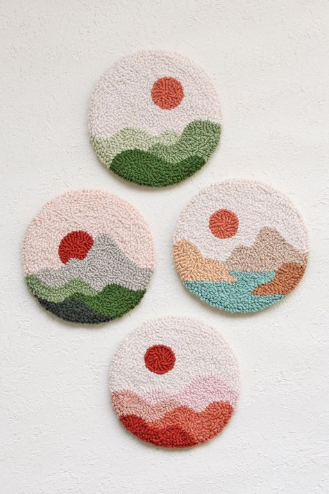 Simple Punch Needle Patterns, Needle Punch Projects, Punch Needle Landscape, Punch Needling Ideas, Punch Needle Inspiration, Tuft Rug Ideas, Punch Needle Mug Rugs, Punch Needle Ideas Inspiration, Punch Needle Rugs Ideas