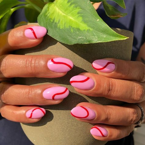 1-Line Nail Art Is the Latest Minimalist Trend, and Here Are 26 of Our Favorites Makeup Minimalist, Snow Travel, Mauve Nails, Line Nail Art, Minimalist Nail, Nagellack Trends, Minimalist Nail Art, Design Makeup, Nail Designs Valentines